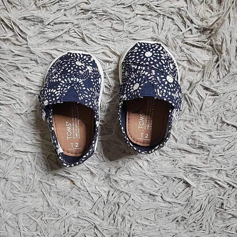 Kids Baby Toms Shoes Size 2 Or T2 Navy Blue & White Artsy Flower Print Spring ✨️